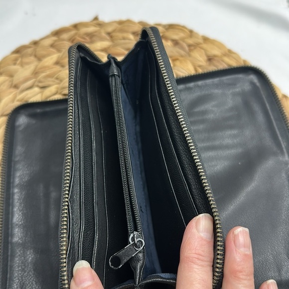 Kennith Cole Black Genuine Leather Zip Card Holding Wallet - Picture 6 of 9